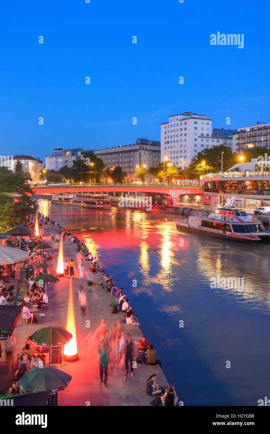 Wien, Vienne : Canal du Danube (Donaukanal) boat station Wien City , excursion en bateau, navire - restaurant 'Motto am Fluss' resta à terre Banque D'Images