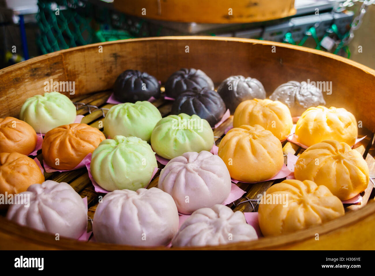 Brioches à la vapeur chinois coloré dans China Town Banque D'Images