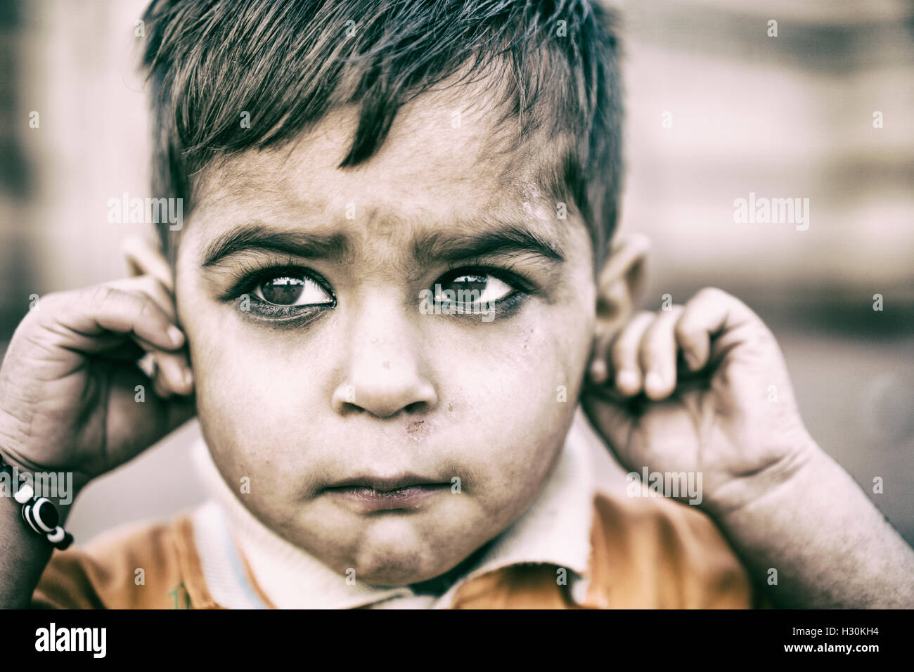 Portrait d'un petit garçon de 2 ans à l'extérieur Multan (Pakistan Asie Banque D'Images