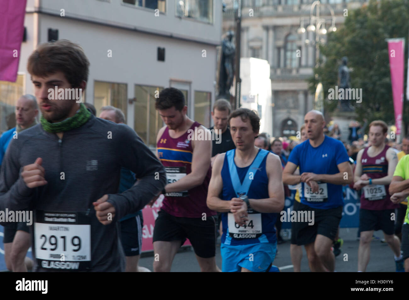 Glasgow, Royaume-Uni 02 octobre 2016 Plus de 30000 coureurs de tous les âges et capacités s de prendre part à la grande marche pour exécuter de nombreux écossais charité , Banque D'Images