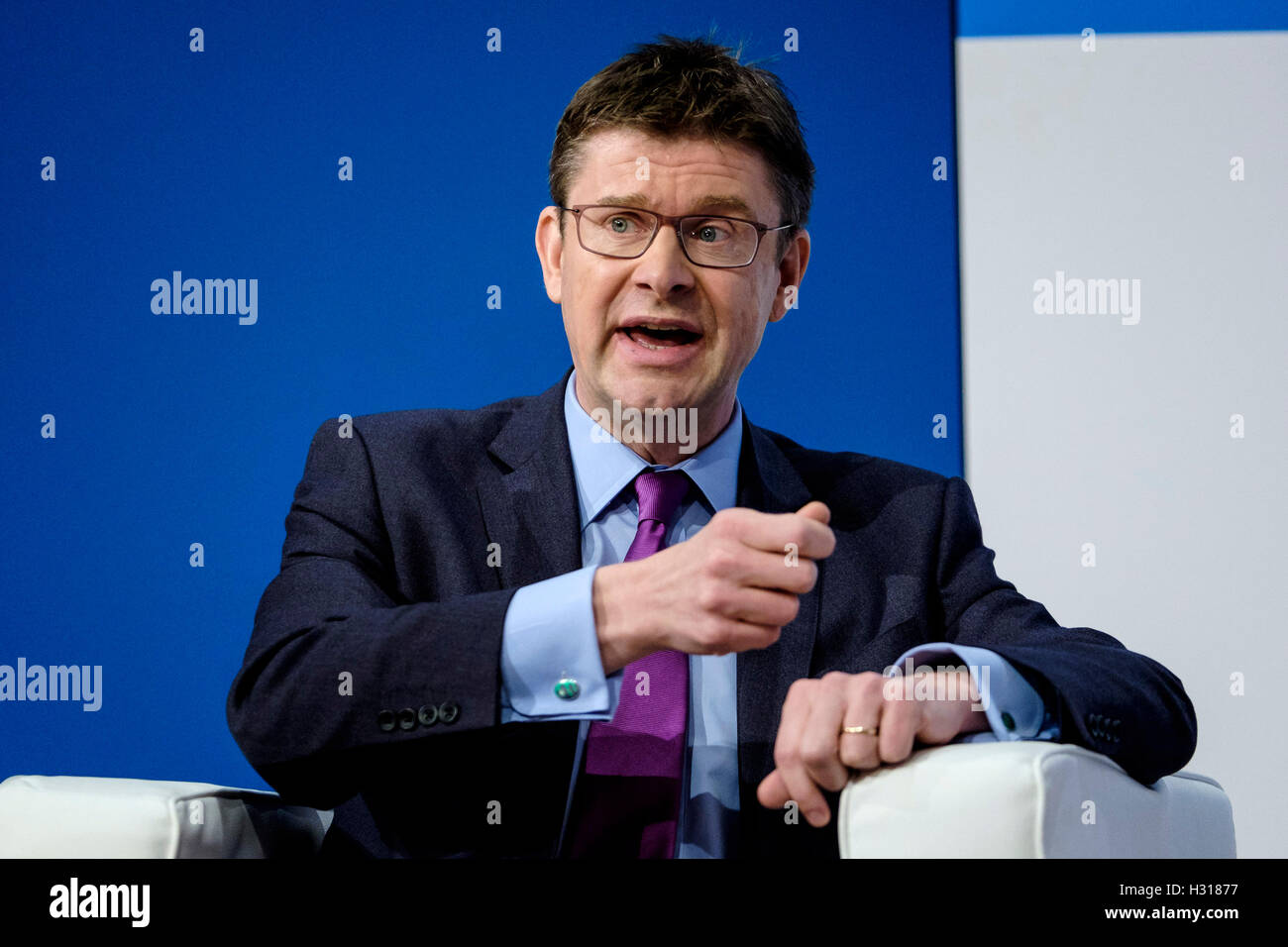 Jour 2 de la conférence du parti conservateur le 03/10/2016 à Birmingham, Birmingham ICC. Les personnes sur la photo : Greg Clark, député, secrétaire d'État pour les affaires, l'énergie et de stratégie industrielle, adresses conférence . Photo par Julie Edwards. Banque D'Images