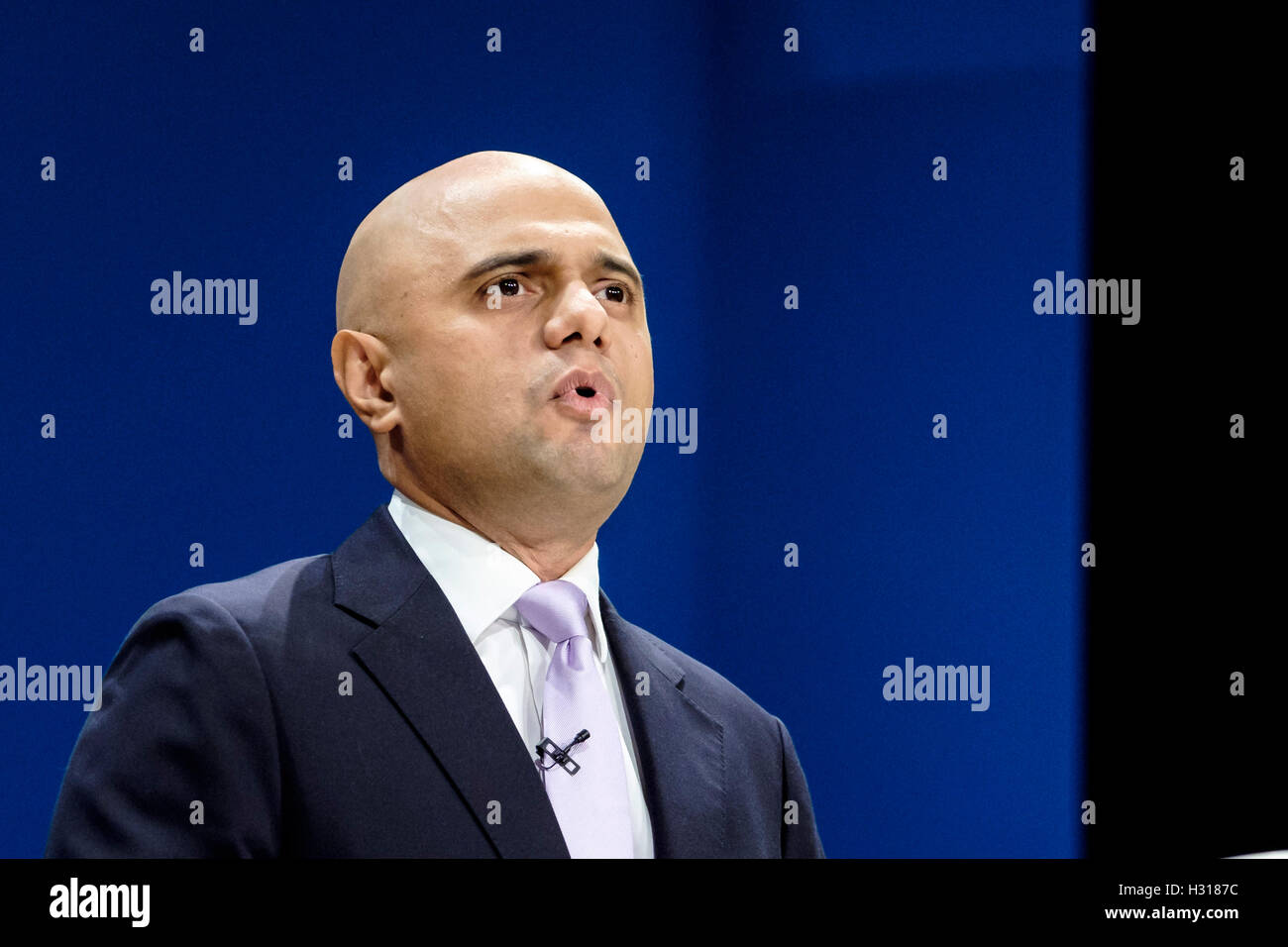 Jour 2 de la conférence du parti conservateur le 03/10/2016 à Birmingham, Birmingham ICC. Les personnes sur la photo : Sajid Javid, Secrétaire d'État aux communautés et du gouvernement local, des adresses conférence . Photo par Julie Edwards. Banque D'Images