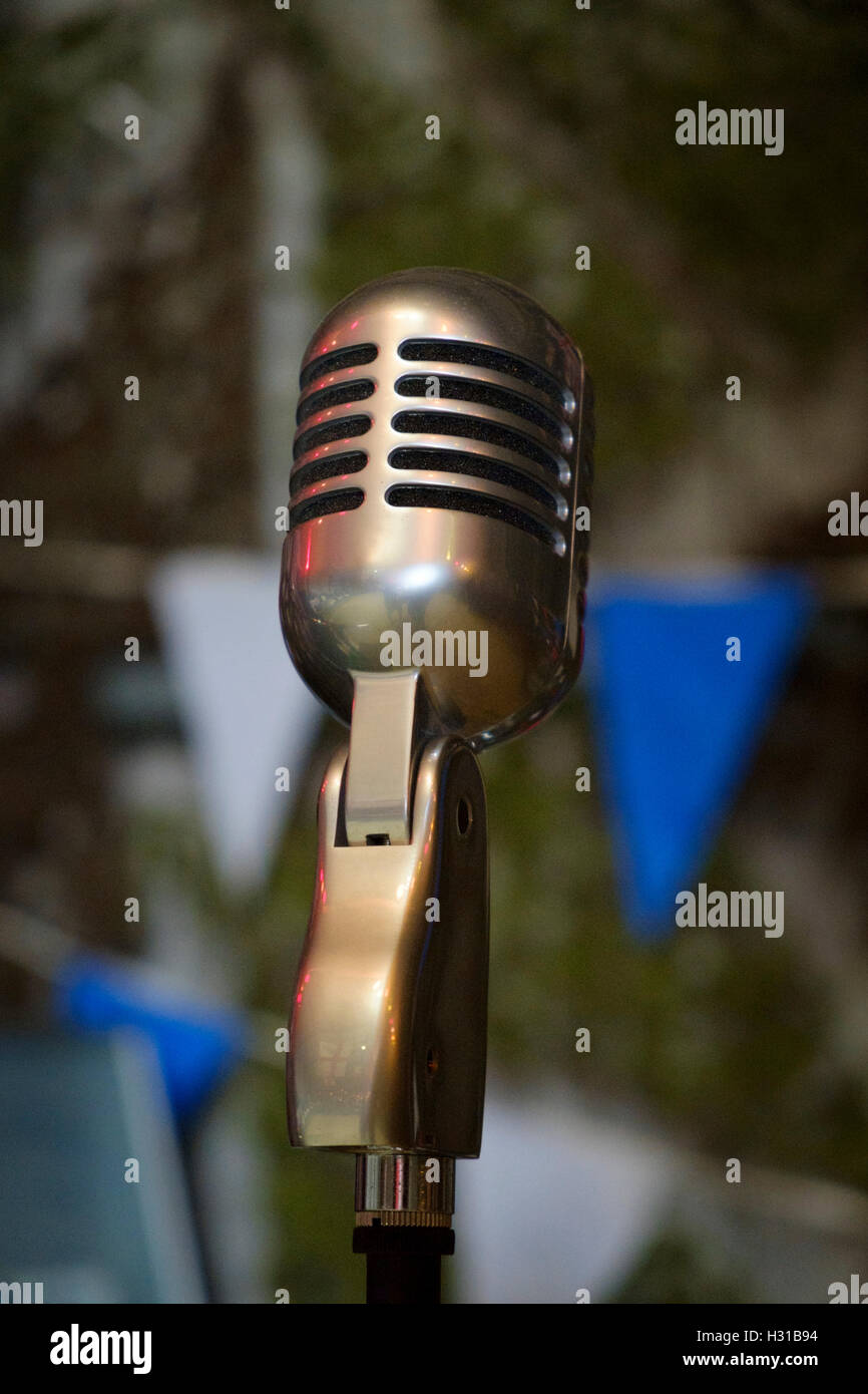 Un temps de guerre vintage microphone dance hall Banque D'Images