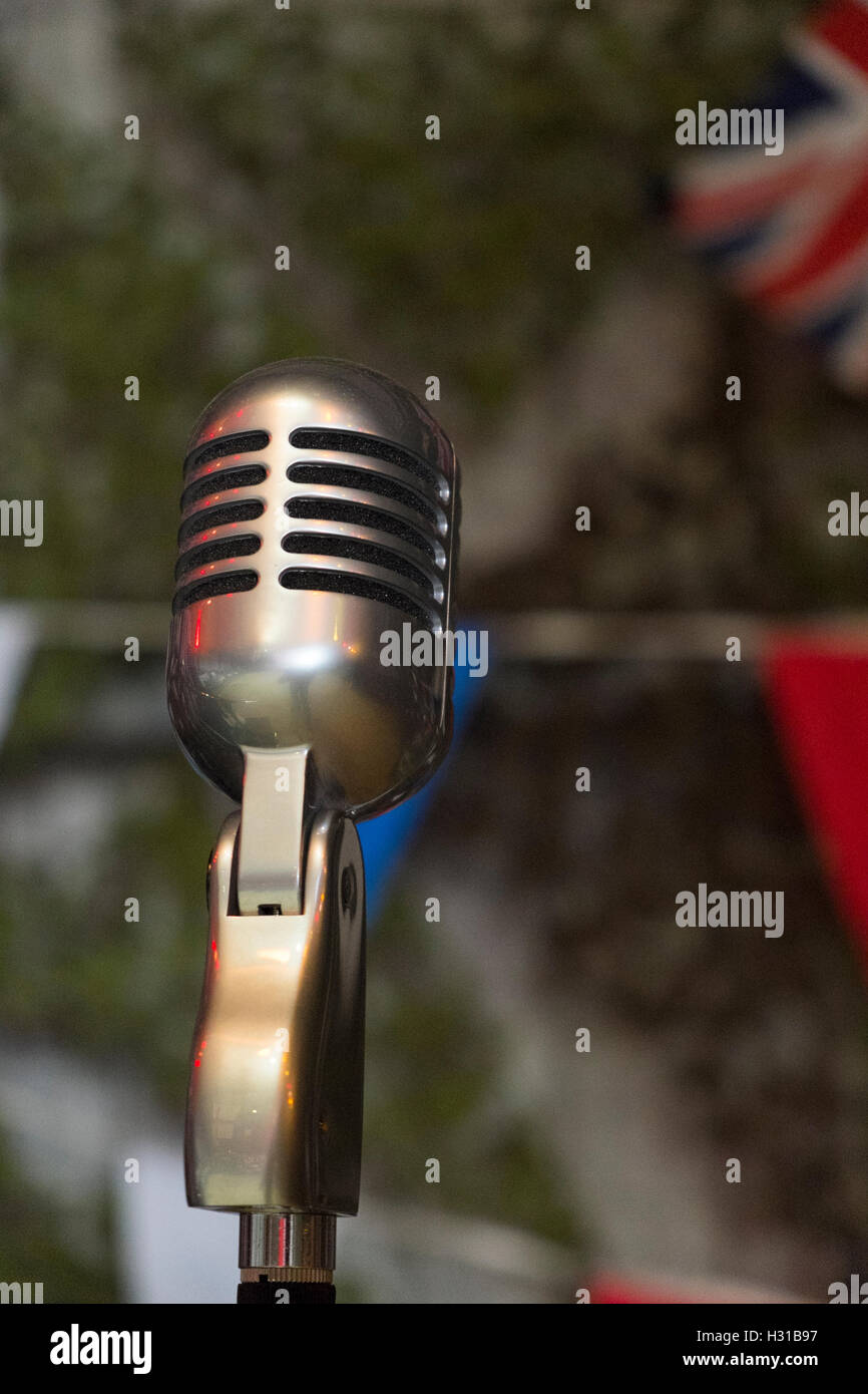 Un temps de guerre vintage microphone dance hall Banque D'Images