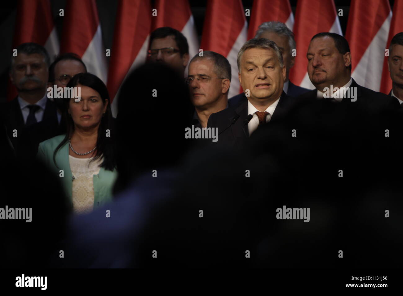 Budapest, Hongrie. 09Th Oct, 2016. Viktor Orban aborde la partie à Budapest. Le Premier ministre hongrois, Viktor Orban abordées les membres du parti et la presse à une petite réception organisée par le parti Fidesz, après les résultats ont montré que l'une écrasante majorité a voté non au référendum de quotas de migrants hongrois, mais que le référendum n'était pas valide car le taux de participation requis de 50  % n'a pas été atteint. Crédit : Michael Debets/Pacific Press/Alamy Live News Banque D'Images