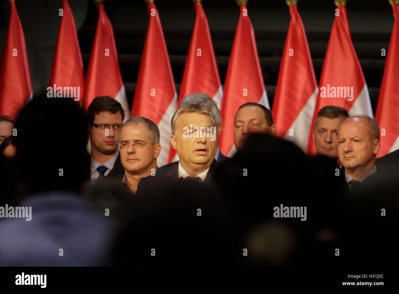 Budapest, Hongrie. 09Th Oct, 2016. Viktor Orban aborde la partie à Budapest. Le Premier ministre hongrois, Viktor Orban abordées les membres du parti et la presse à une petite réception organisée par le parti Fidesz, après les résultats ont montré que l'une écrasante majorité a voté non au référendum de quotas de migrants hongrois, mais que le référendum n'était pas valide car le taux de participation requis de 50  % n'a pas été atteint. Crédit : Michael Debets/Pacific Press/Alamy Live News Banque D'Images