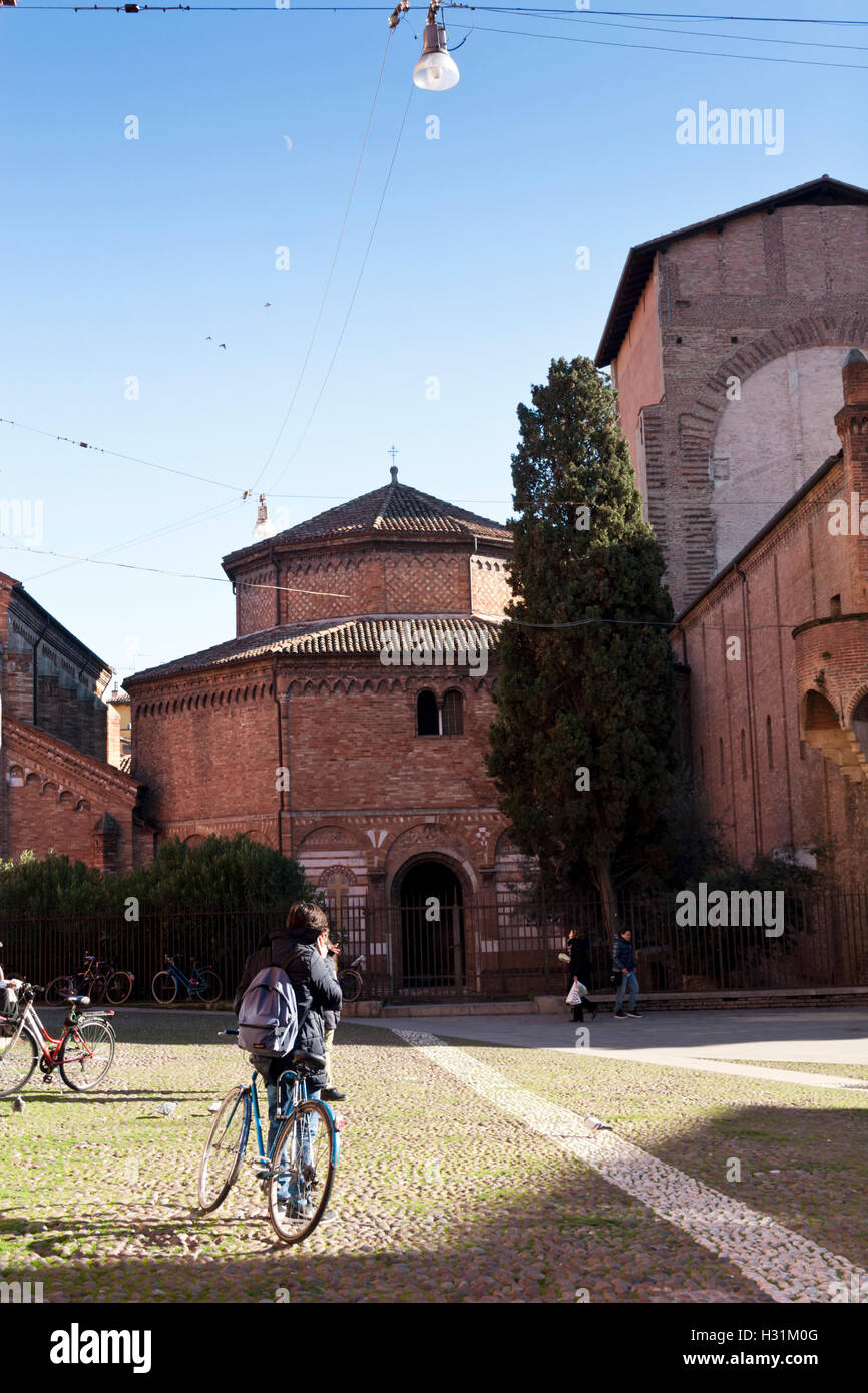San Stefano place avec l'église San Stefano, Bologne, Italie Banque D'Images
