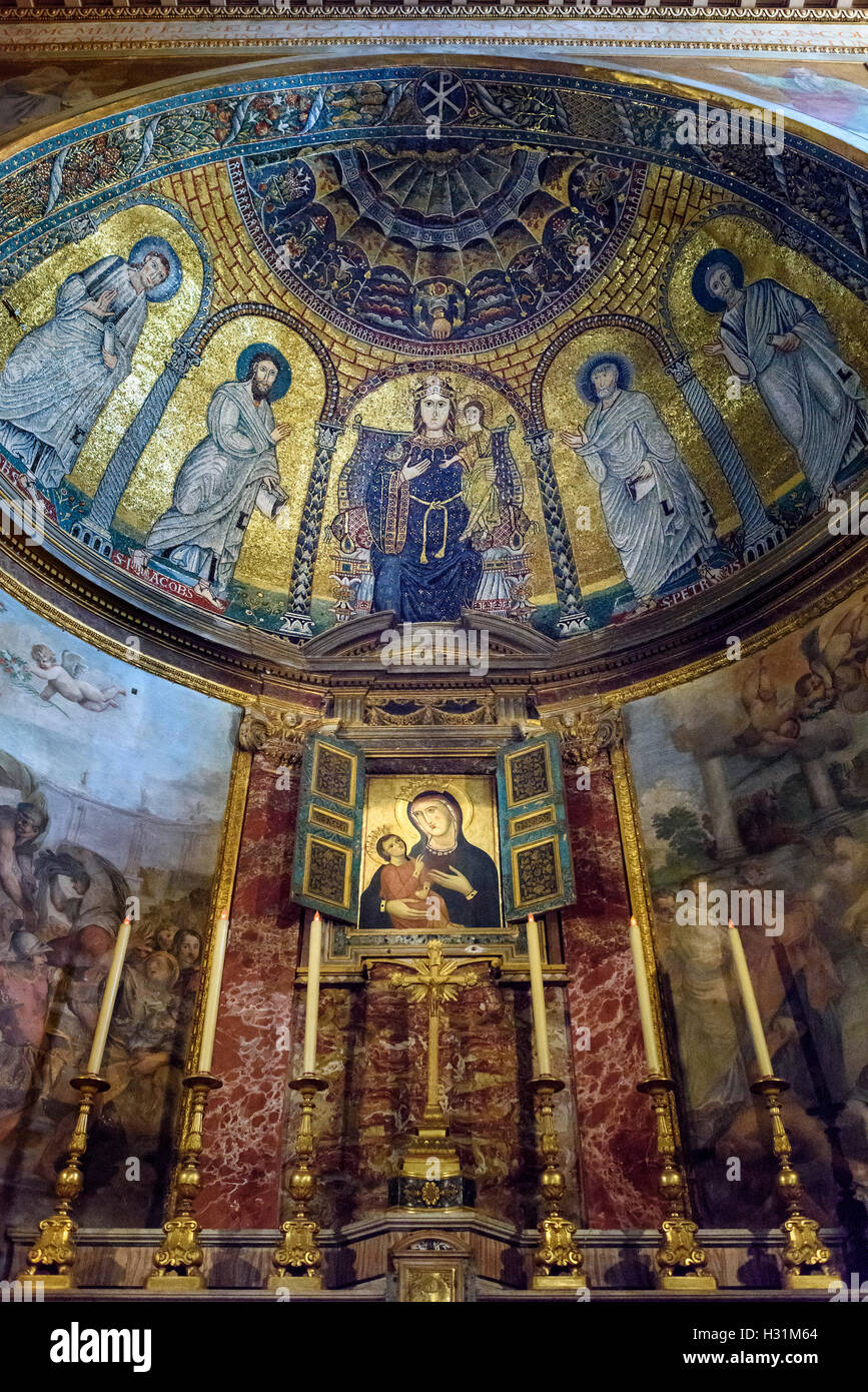 Rome. L'Italie. Basilica di Santa Francesca Romana. Banque D'Images