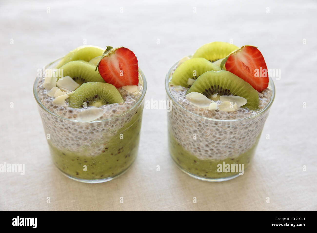 Chia pudding avec fraise et kiwi Banque D'Images