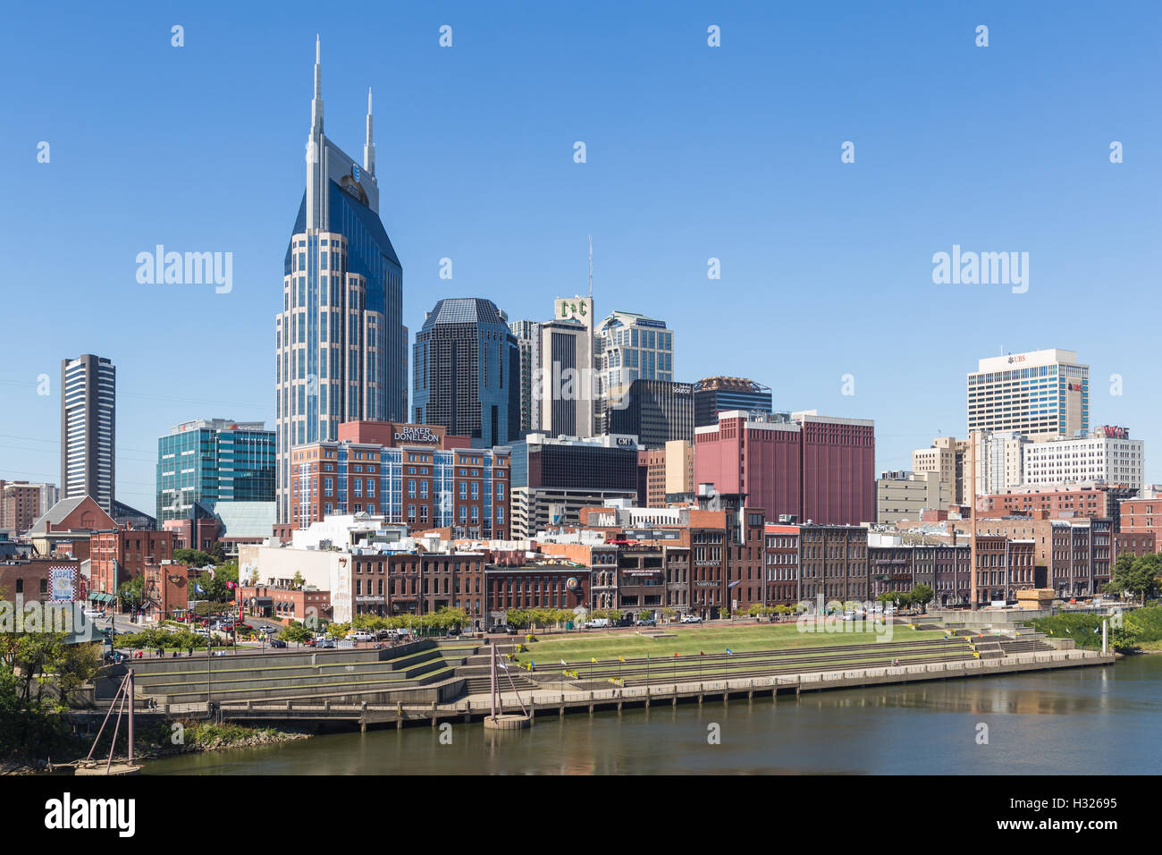 A partir de la vue sur la skyline de Nashville (Tennessee) à partir de la rive est de la rivière Cumberland. Banque D'Images