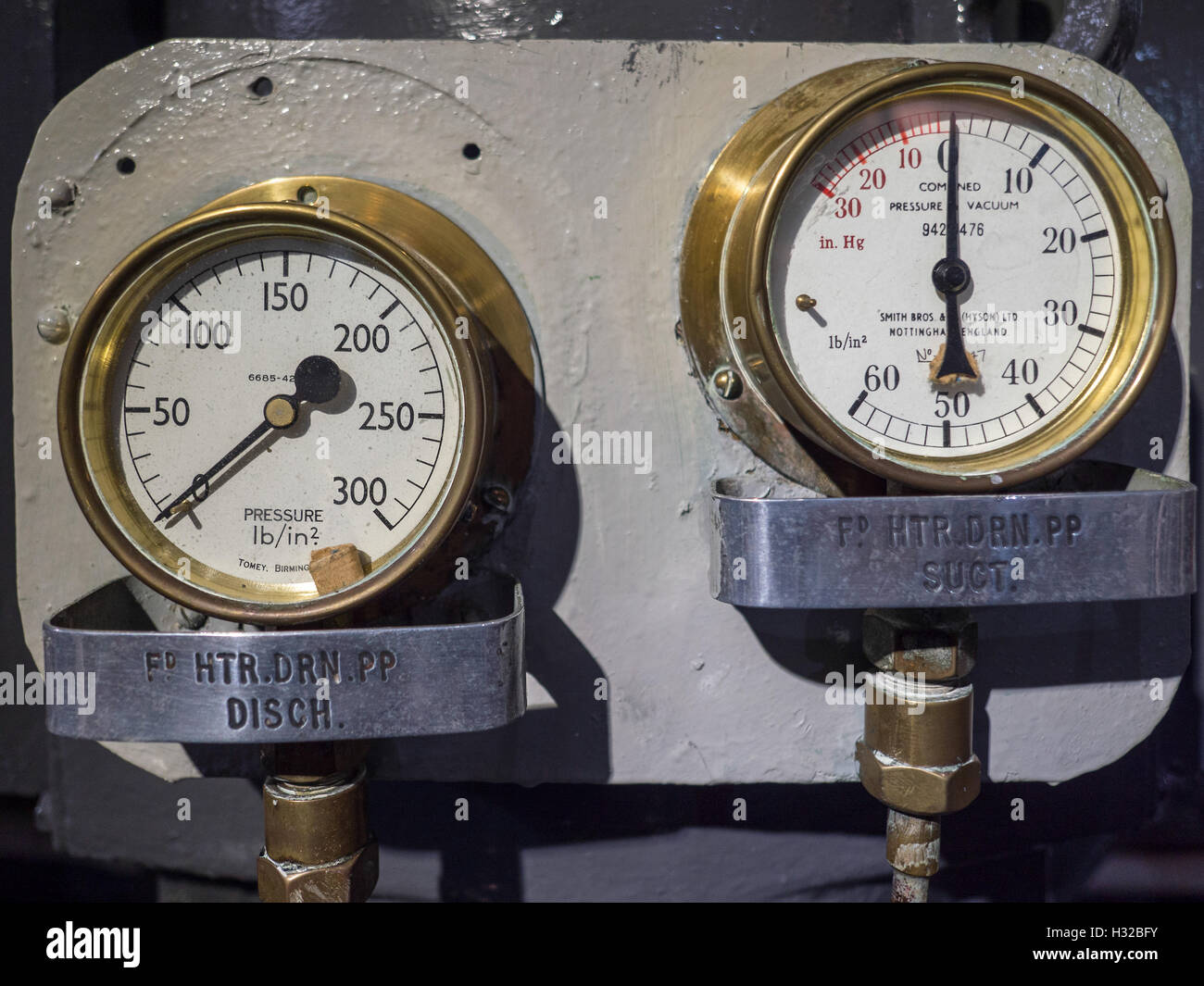 Cadrans de pression sur le HMS Belfast Banque D'Images