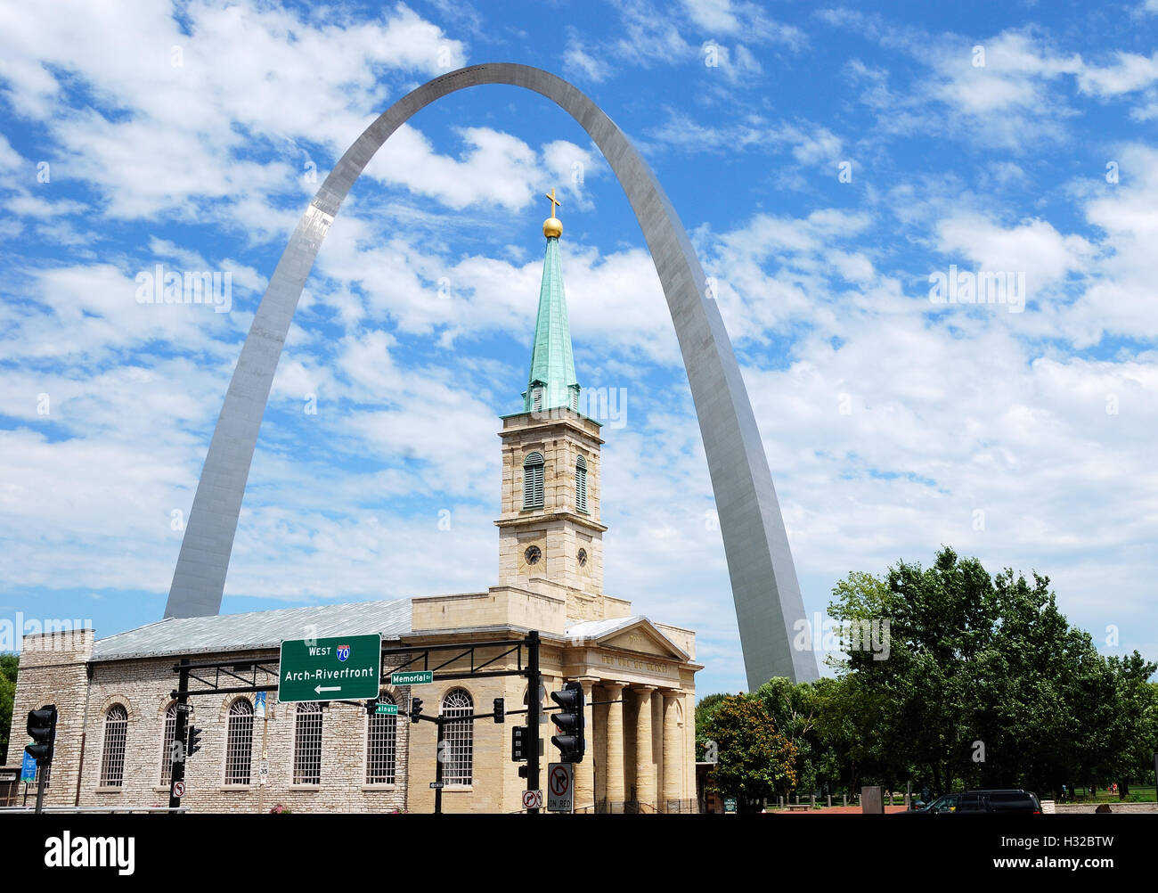 Saint Louis Arch et la vieille basilique cathédrale de St Louis, Missouri Banque D'Images