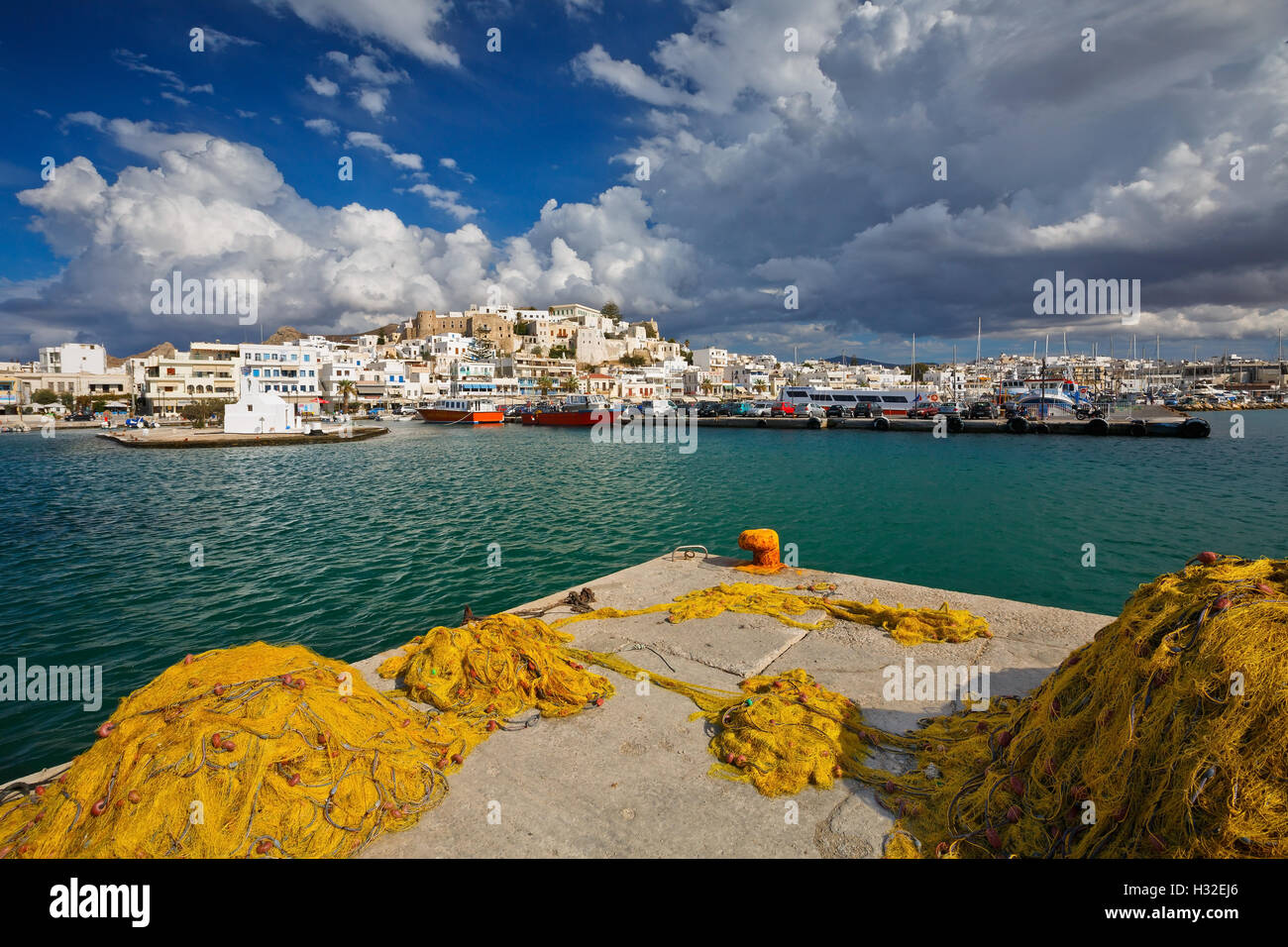Vue de la ville de Naxos et de son port. Banque D'Images