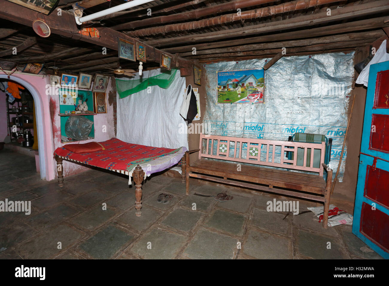 Tribal House interior, BARODIA, Tribu Gujrat, Inde Banque D'Images
