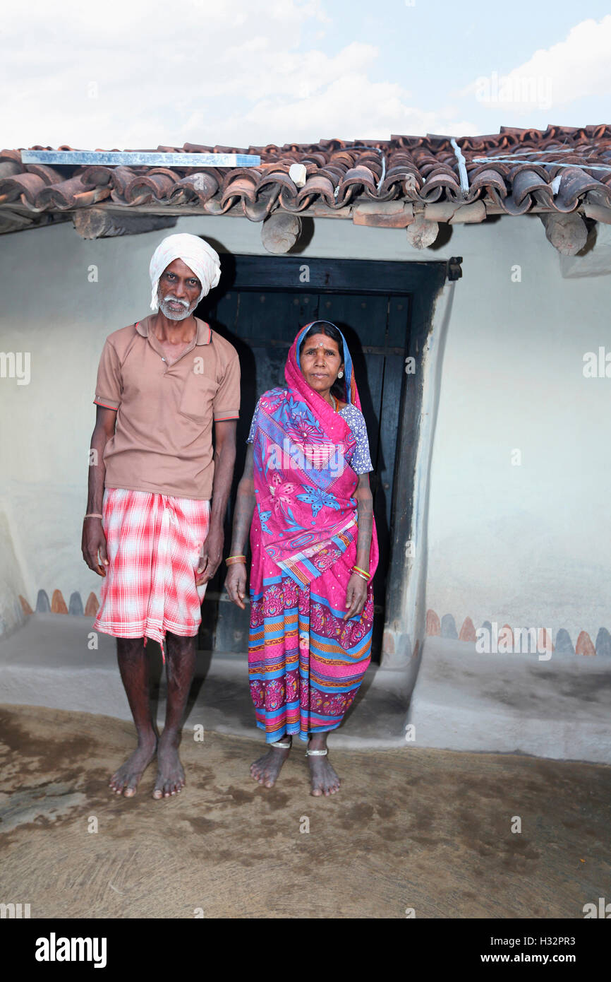 Couple, Khairwar Chiniya tribu, village, Dist Balrampur Chattisgarh, Inde, Banque D'Images