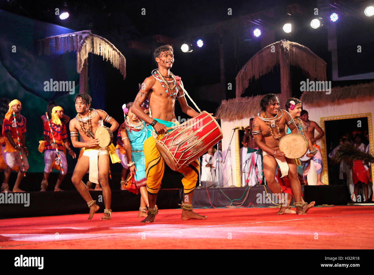 Dongaria Kond Danse Tribal, Orissa, Inde Banque D'Images