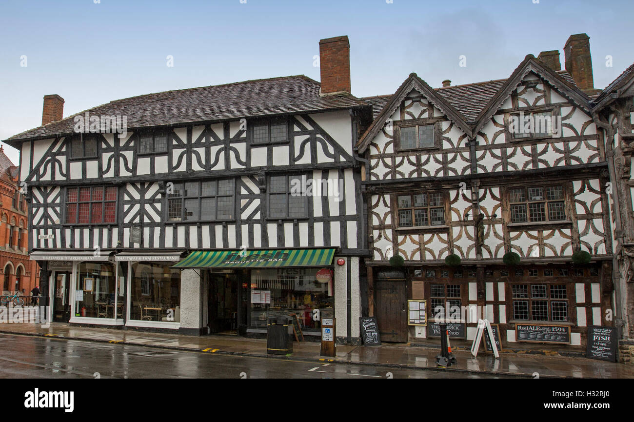 Bâtiments médiévale historique 16e siècle notamment, Garrick pub Inn dans high street de Stratford-upon-Avon, Warwickshire, Angleterre Banque D'Images