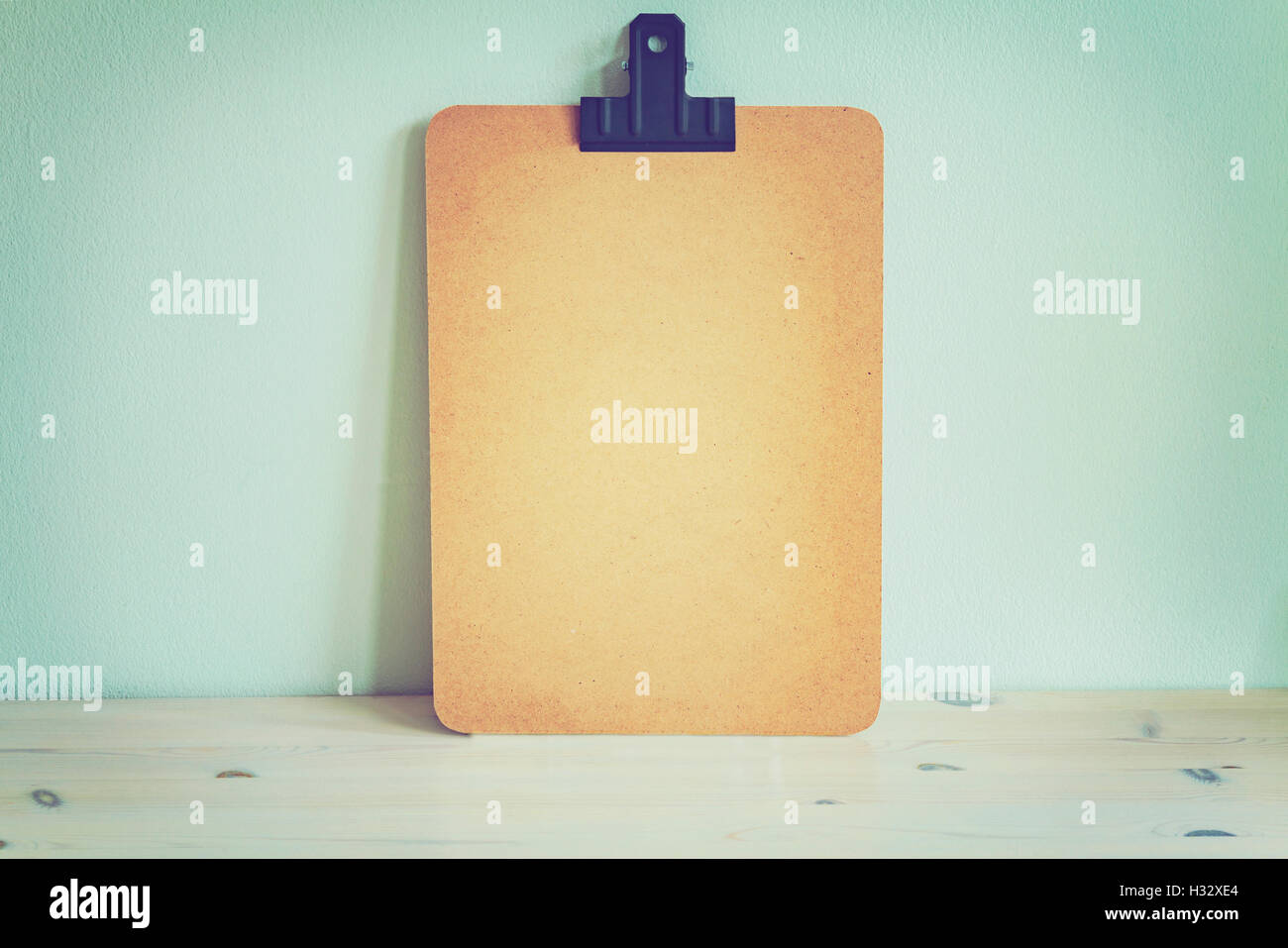 Image du presse-papiers en bois vide. Banque D'Images