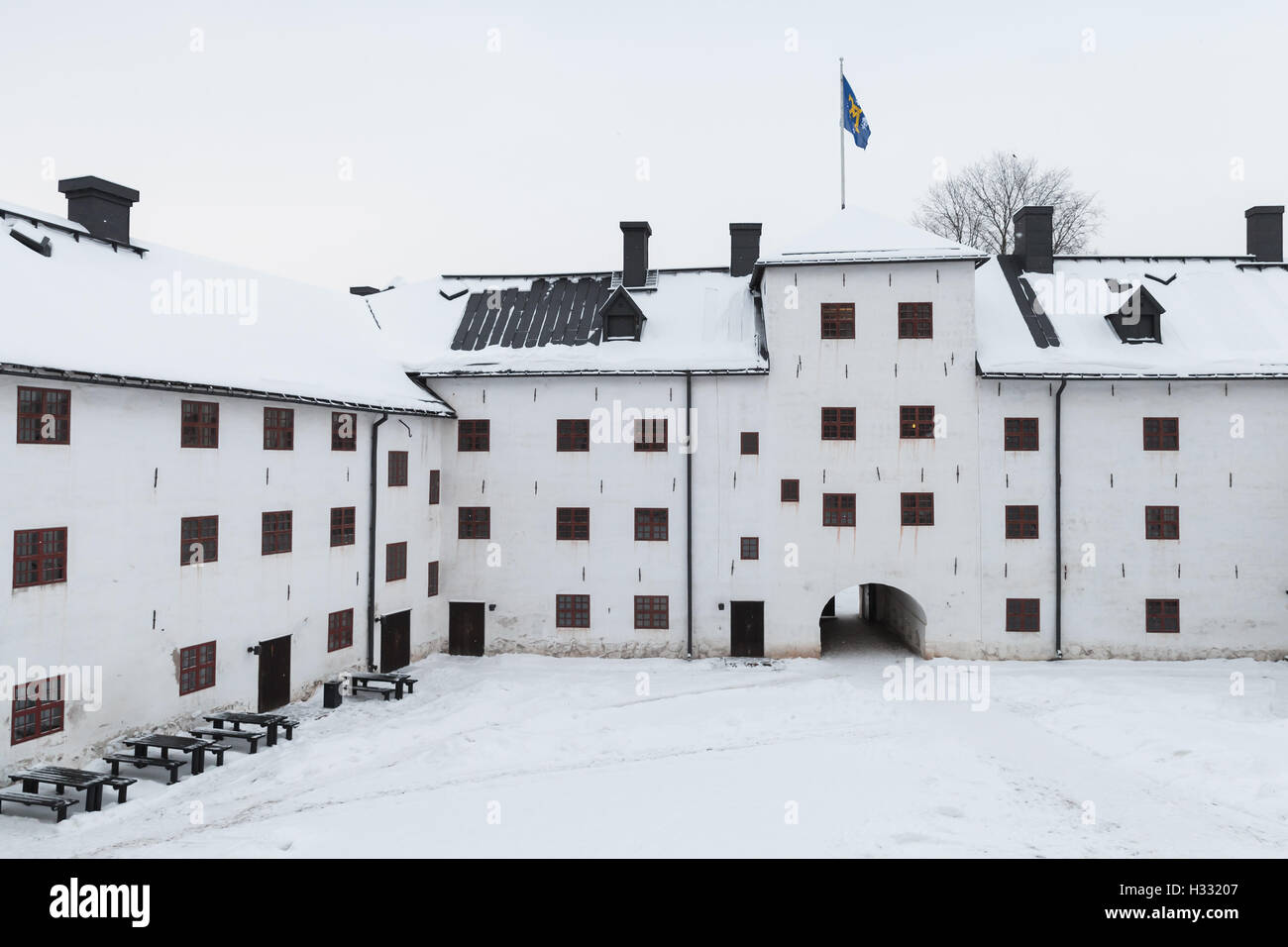 Turku, Finlande - le 17 janvier 2016 : Façade de château de Turku Bailey et cour intérieure en hiver jour Banque D'Images