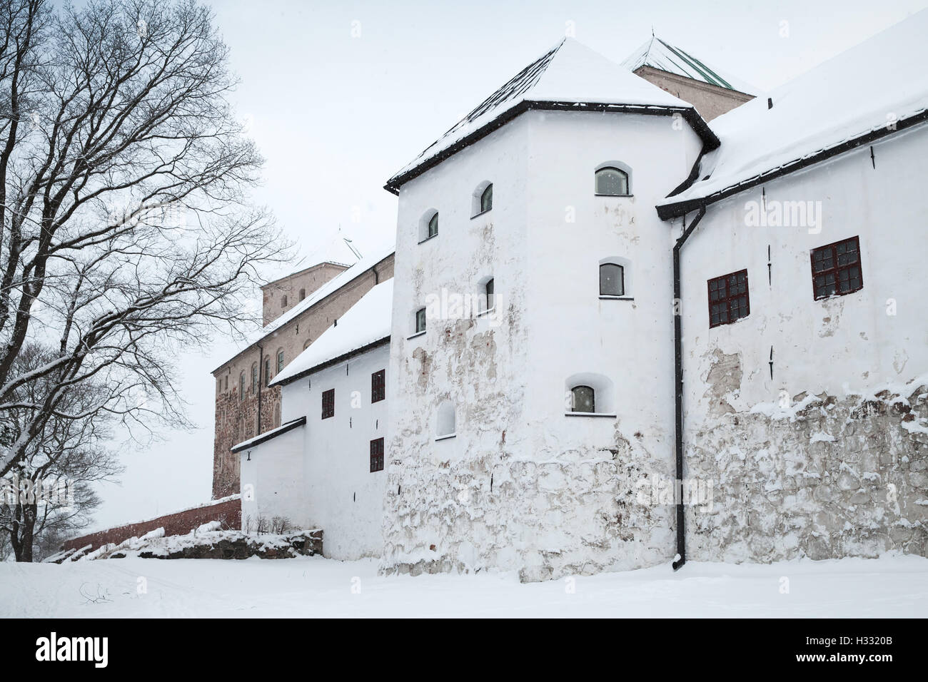 Turku, Finlande - le 17 janvier 2016 : Façade de château de Turku bailey en hiver jour Banque D'Images
