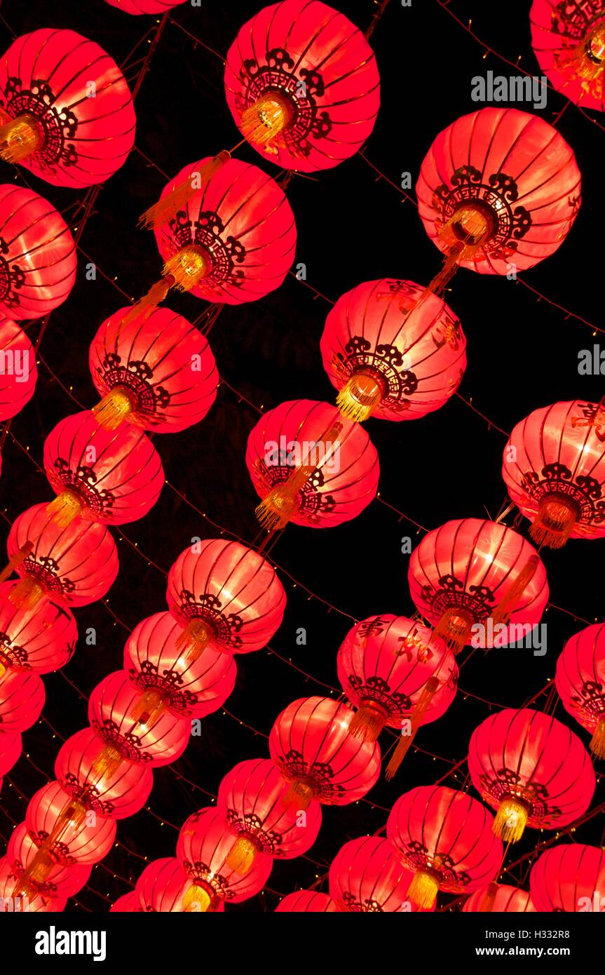 Lanternes pendaison comme décoration pour le festival de Loy Krathong, Chiang Mai, Thaïlande Banque D'Images