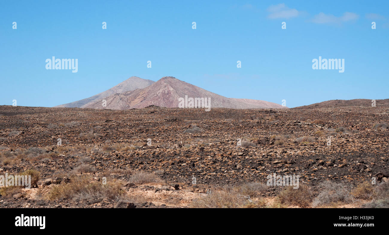 Fuerteventura Canaries : vue de paysage avec des montagnes et des terres désertiques Banque D'Images