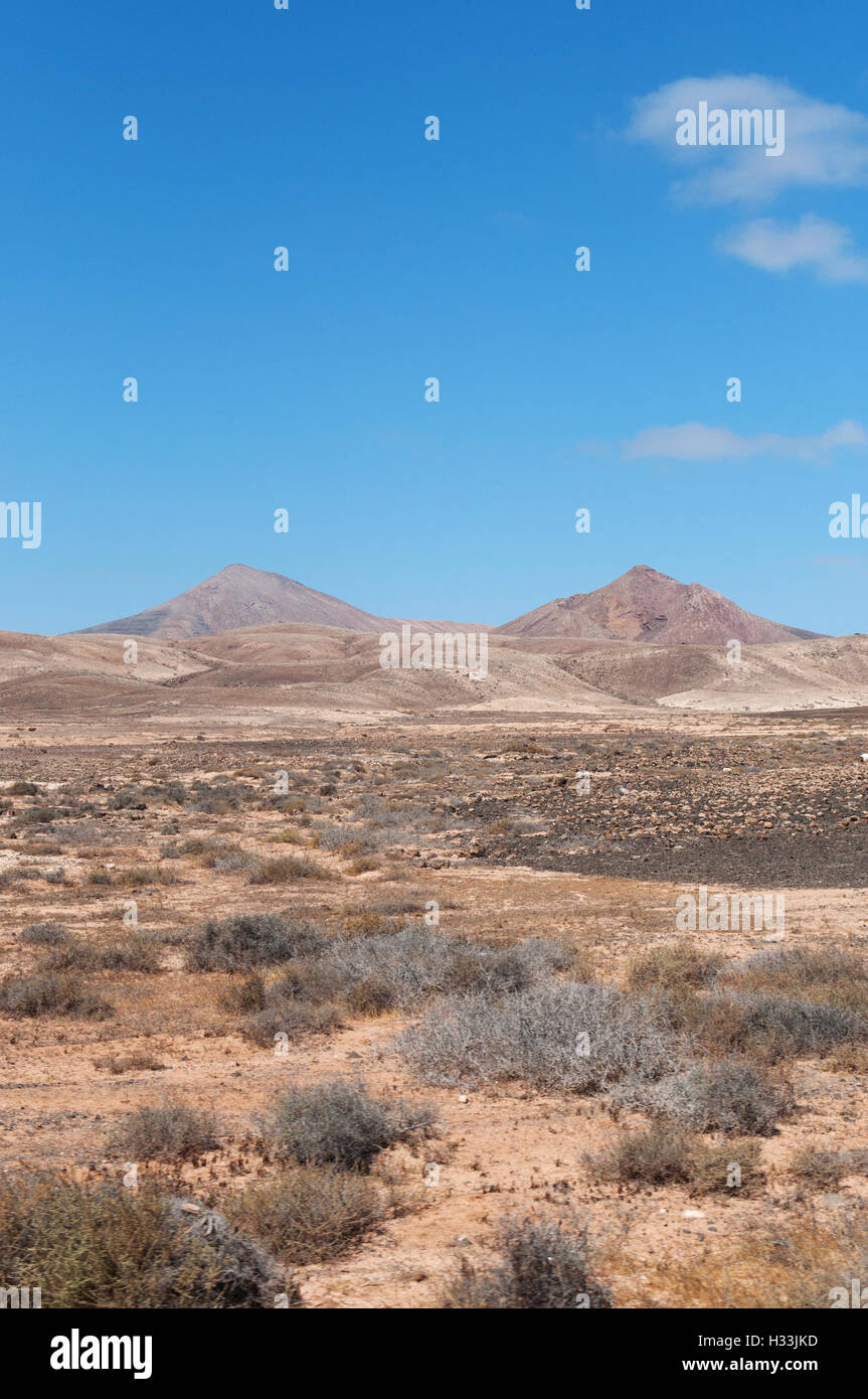 Fuerteventura Canaries : vue de paysage avec des montagnes et des terres désertiques Banque D'Images