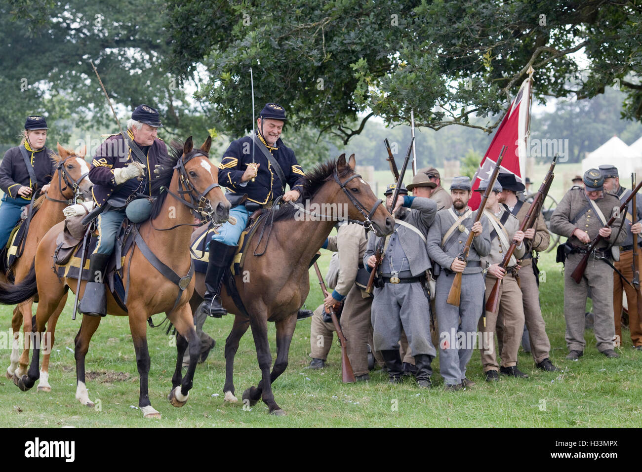 Figurine Collectors Showcase - Porteur De Couleur Confédéré Guerre Civile, Échelle 1/30, Étain