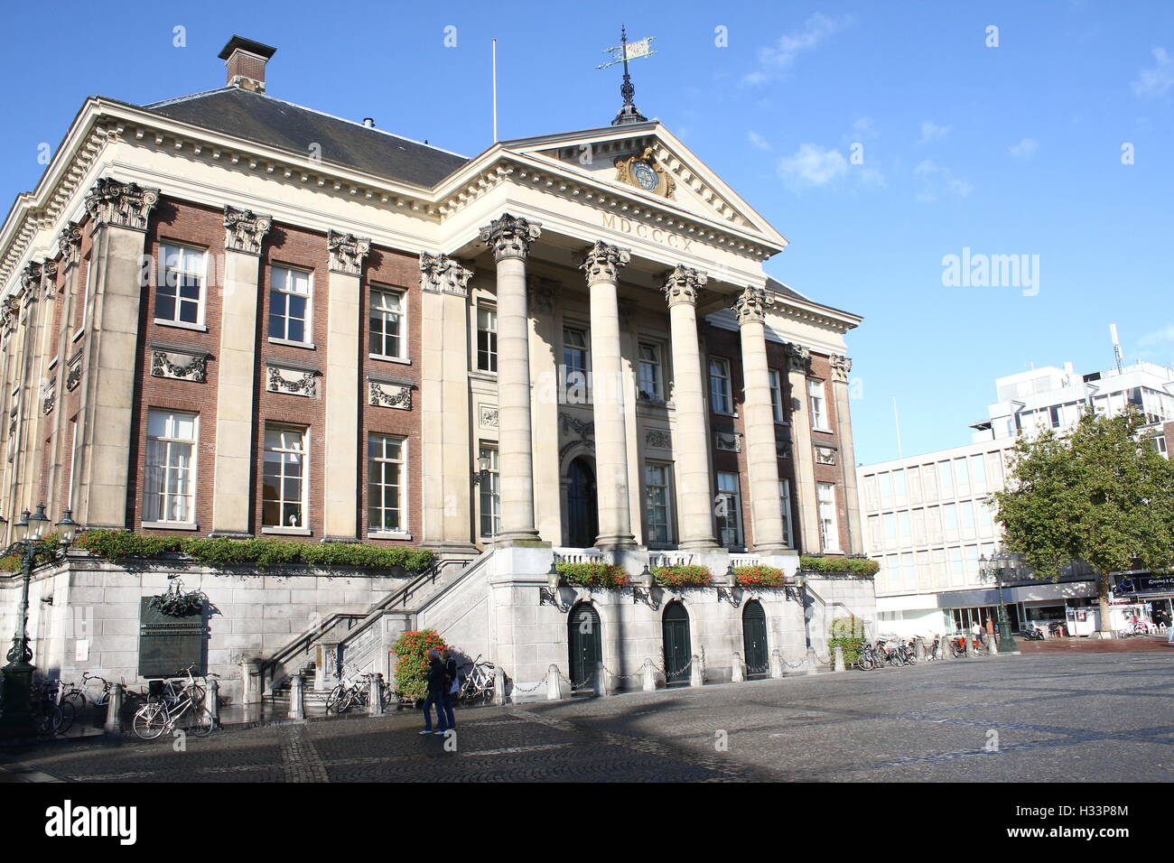 Au début du 18ème siècle l'hôtel de ville (Stadhuis) sur Grote Markt (Grand Place) dans le centre historique de Groningen, Pays-Bas Banque D'Images