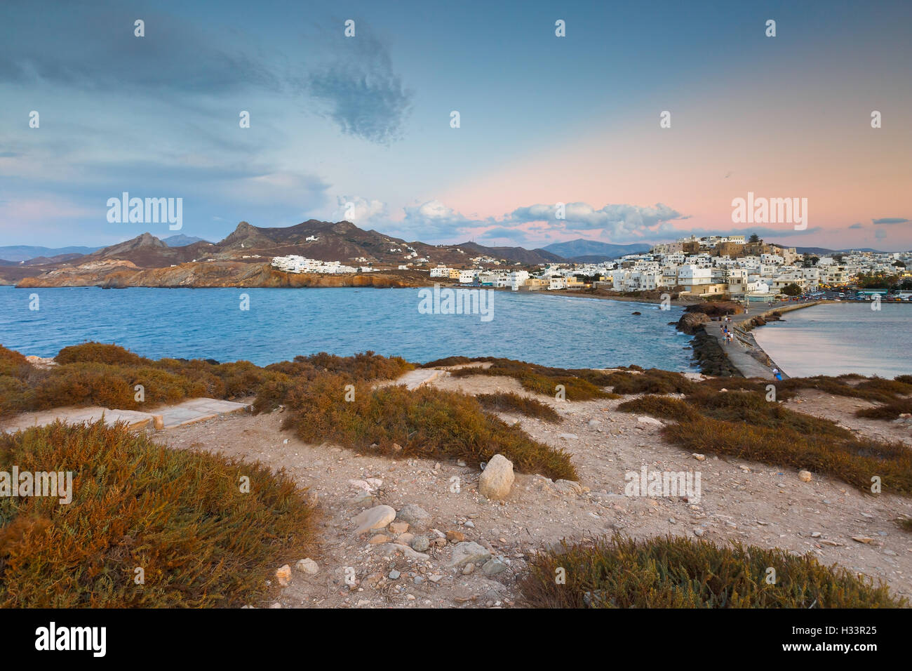 Vue de la ville de Naxos sur la mer. Banque D'Images