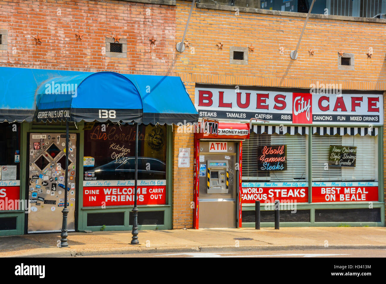 La façade et l'entrée de la célèbre ville de Blues Café sur Beale Street à Memphis, TN Banque D'Images