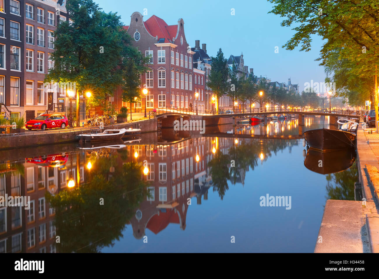 Canal d'Amsterdam, Hollande Kloveniersburgwal Banque D'Images