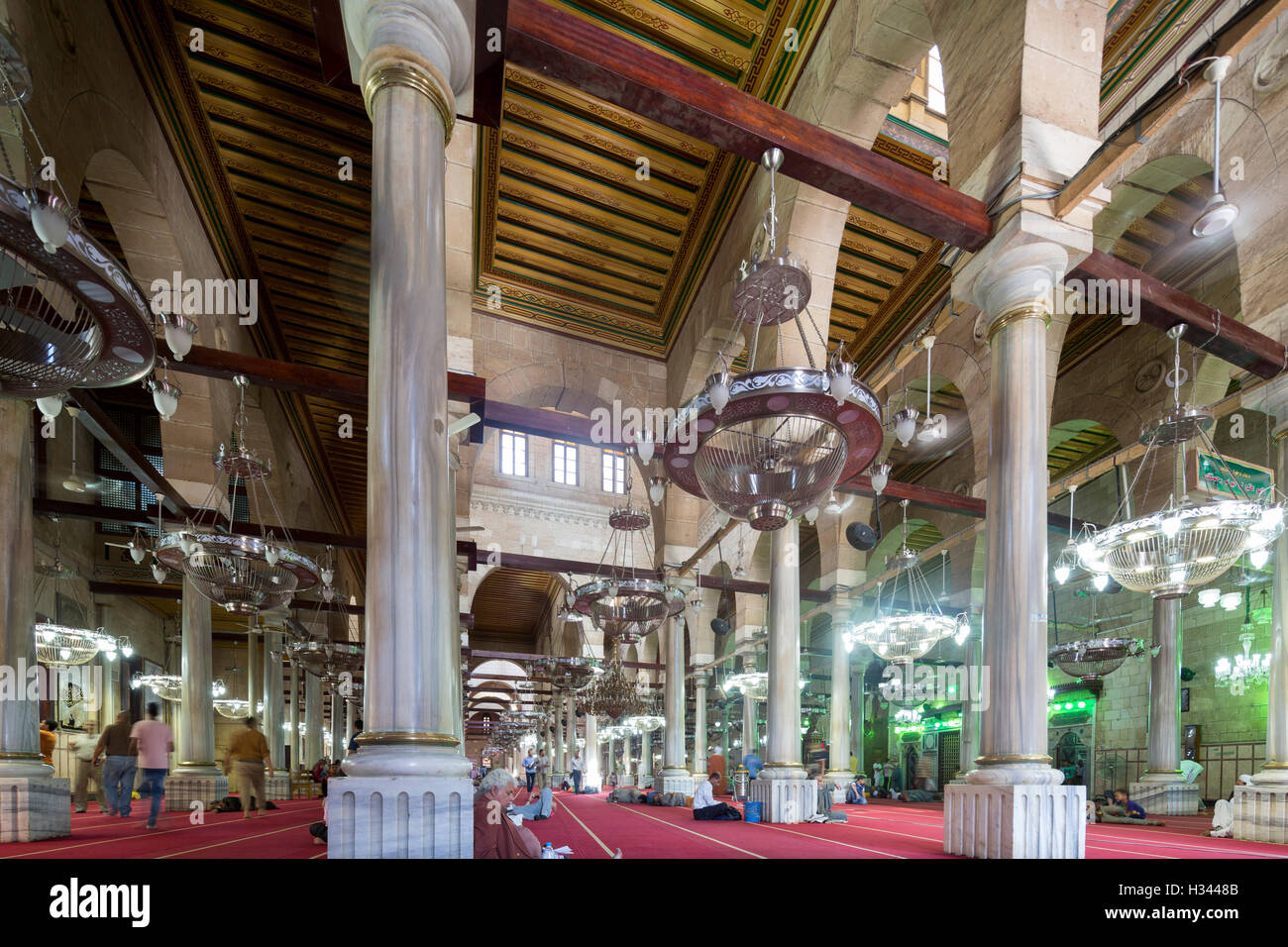 Grande salle de prière, mosquée Sayyidna al Husayn, Le Caire, Egypte Banque D'Images