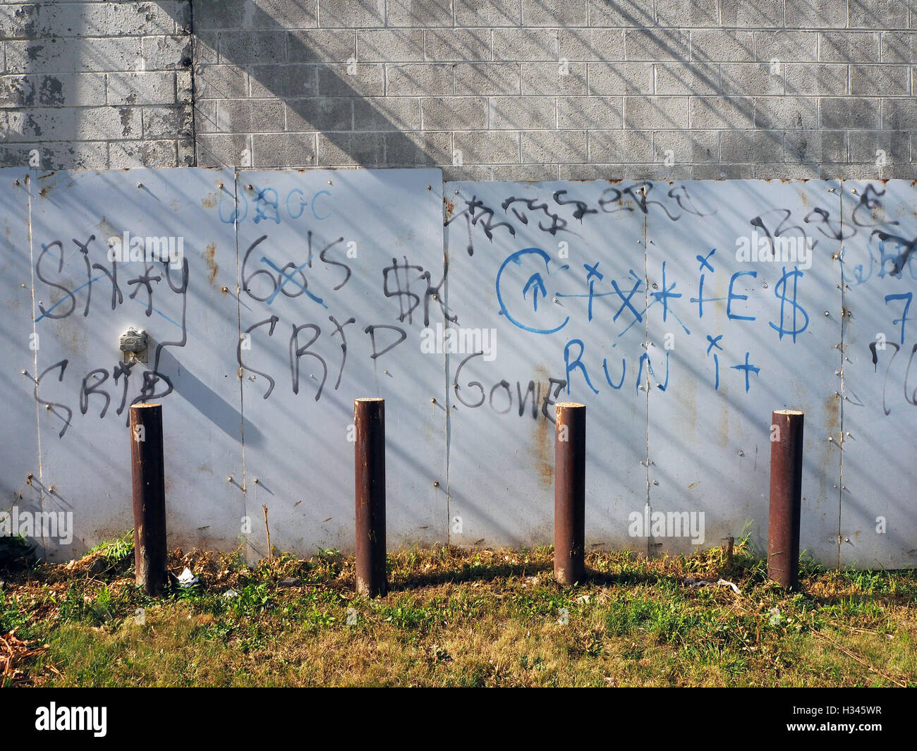Gangs Crips et graffiti marquages en Detroit, Michigan, USA Photo Stock Alamy