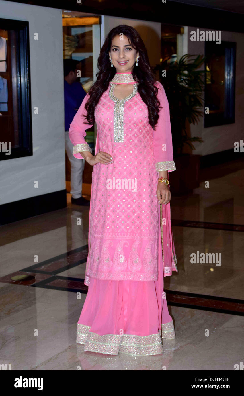 Juhi Chawla Bollywood acteur pendant l'Priyadarshni Academy 32e anniversaire du prix mondial à Mumbai fonction Banque D'Images