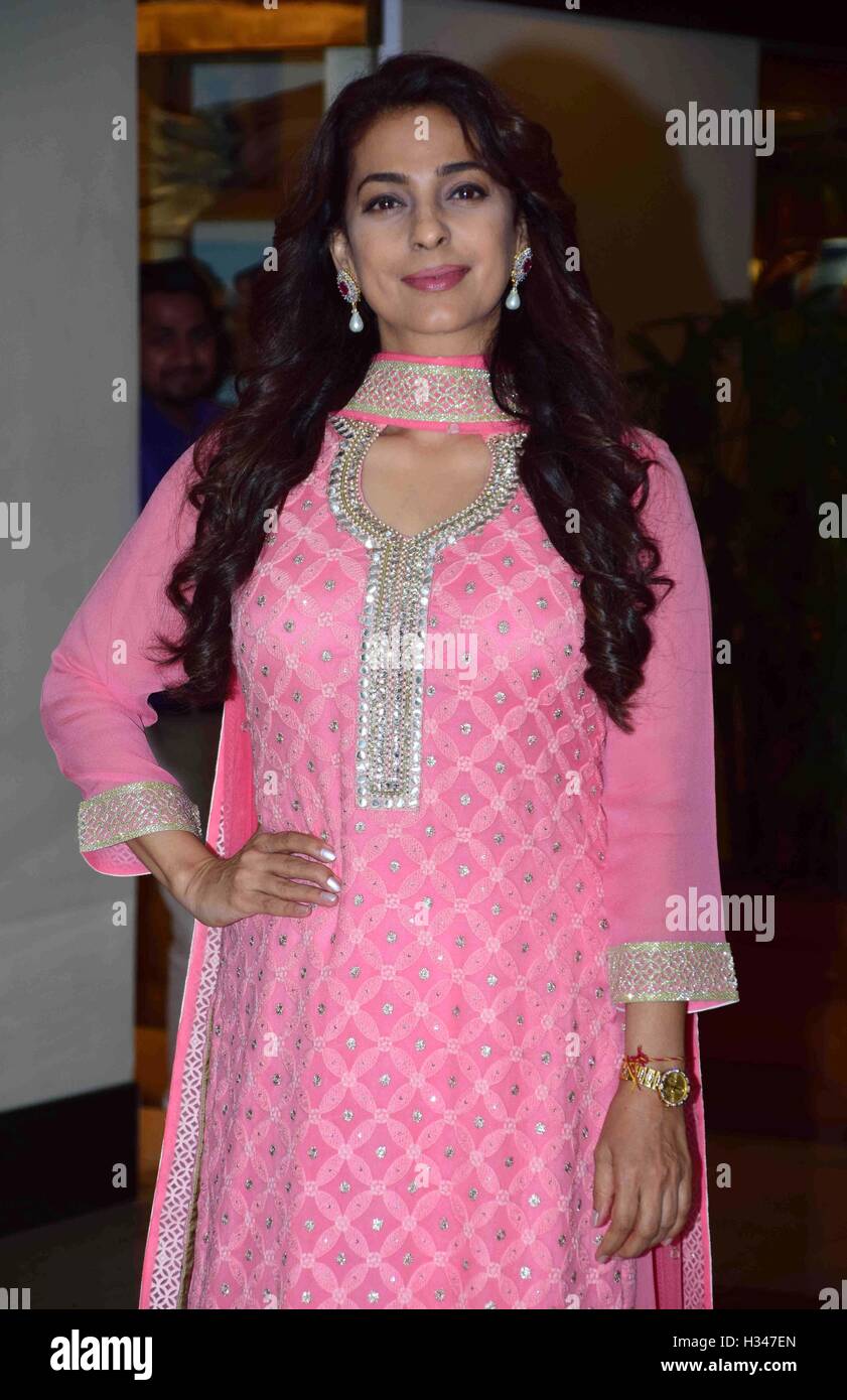 Juhi Chawla, actrice indienne, réalisateur, entrepreneur.at Priyadarshni Academy 32nd anniversaire Global Awards function à Mumbai, Inde Banque D'Images