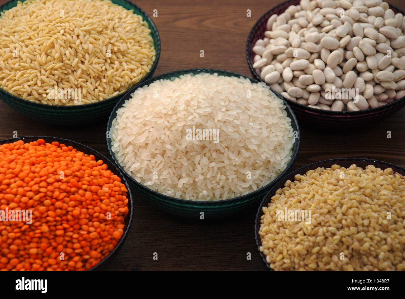 Les céréales et les légumineuses. Le riz, lentilles, haricot, nouilles et d'orge, de gruau Banque D'Images