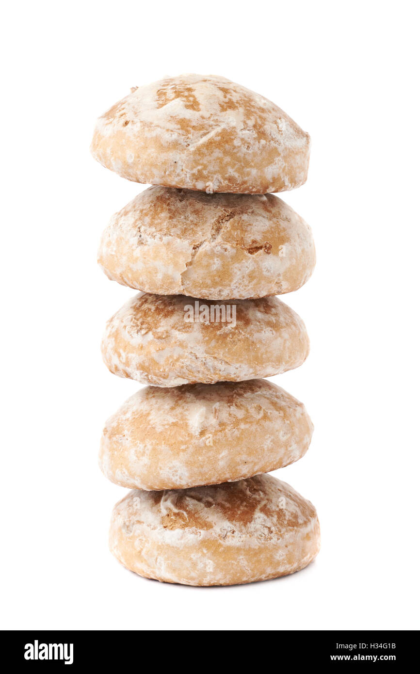 Pile de petit gâteau d'épices plus isolé le fond blanc Banque D'Images