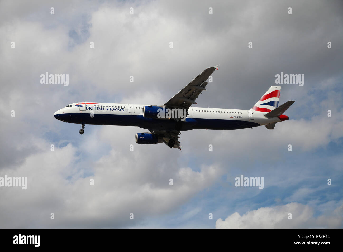 British Airways. Airbus A321-231 s'approchant de l'aéroport Heathrow de Londres. Banque D'Images