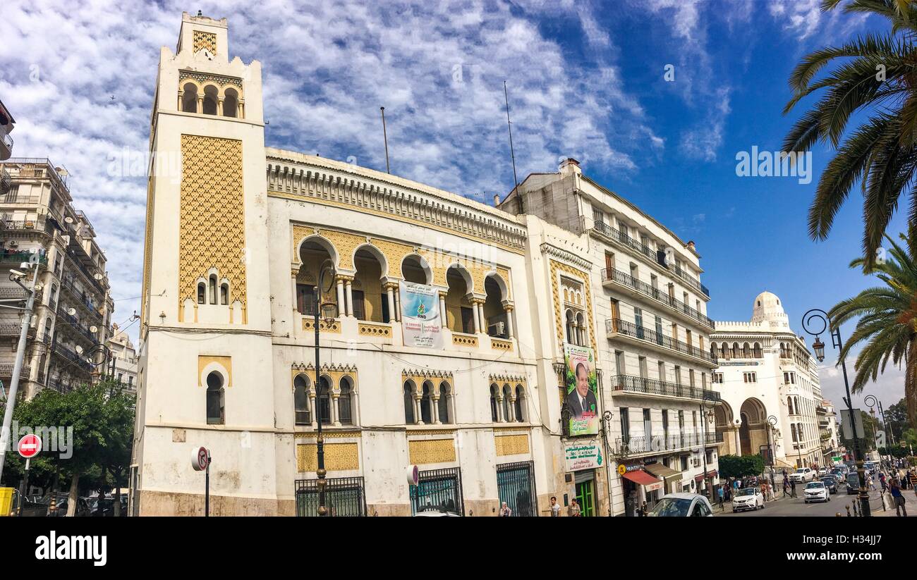 Les bâtiments coloniaux français à Alger l'Algérie.Les bâtiments sont en cours de rénovation par le gouvernement algérien. Banque D'Images
