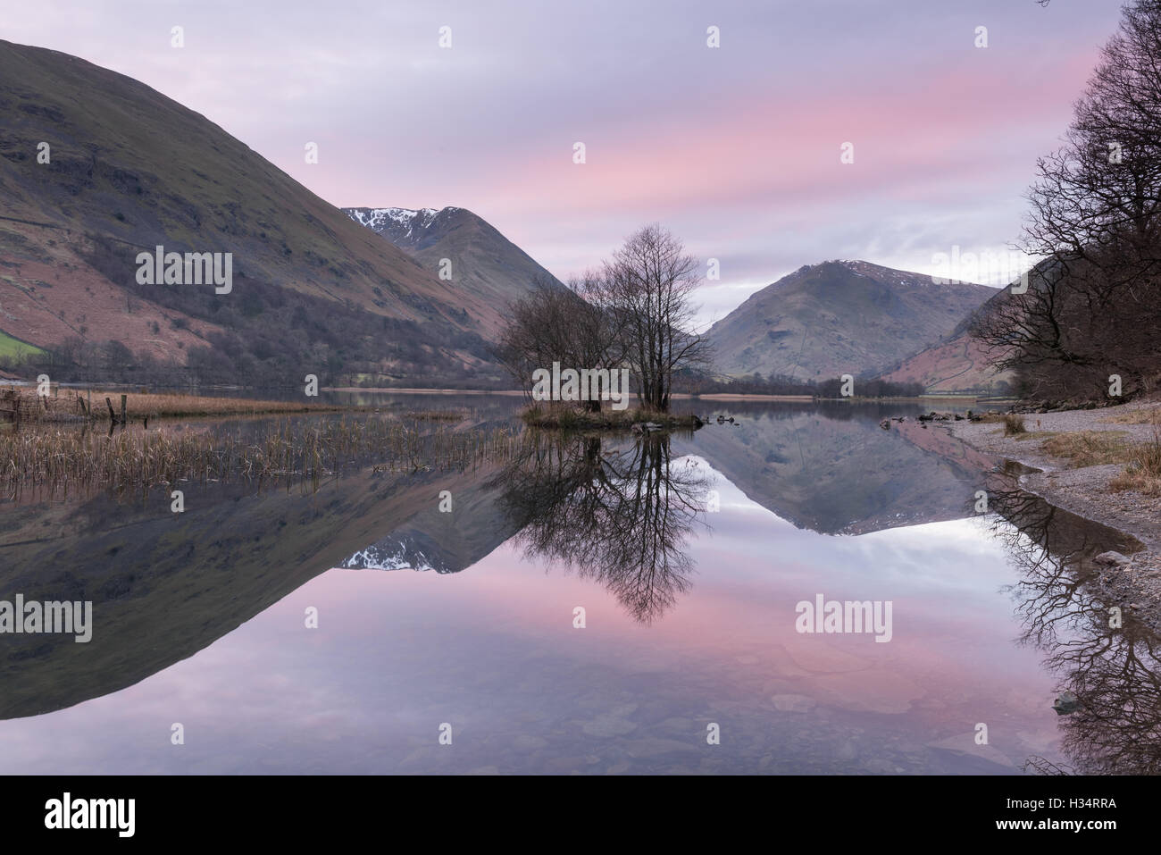 Colorful sunrise, Brotherswater, Lake District National Park, Angleterre, RU Banque D'Images