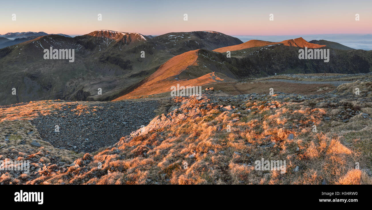 Crag anguille (Crag Hill), Grasmoor, colline de sable et Hopegill la tête du Grisedale Pike à l'aube, Lake District National Park Banque D'Images