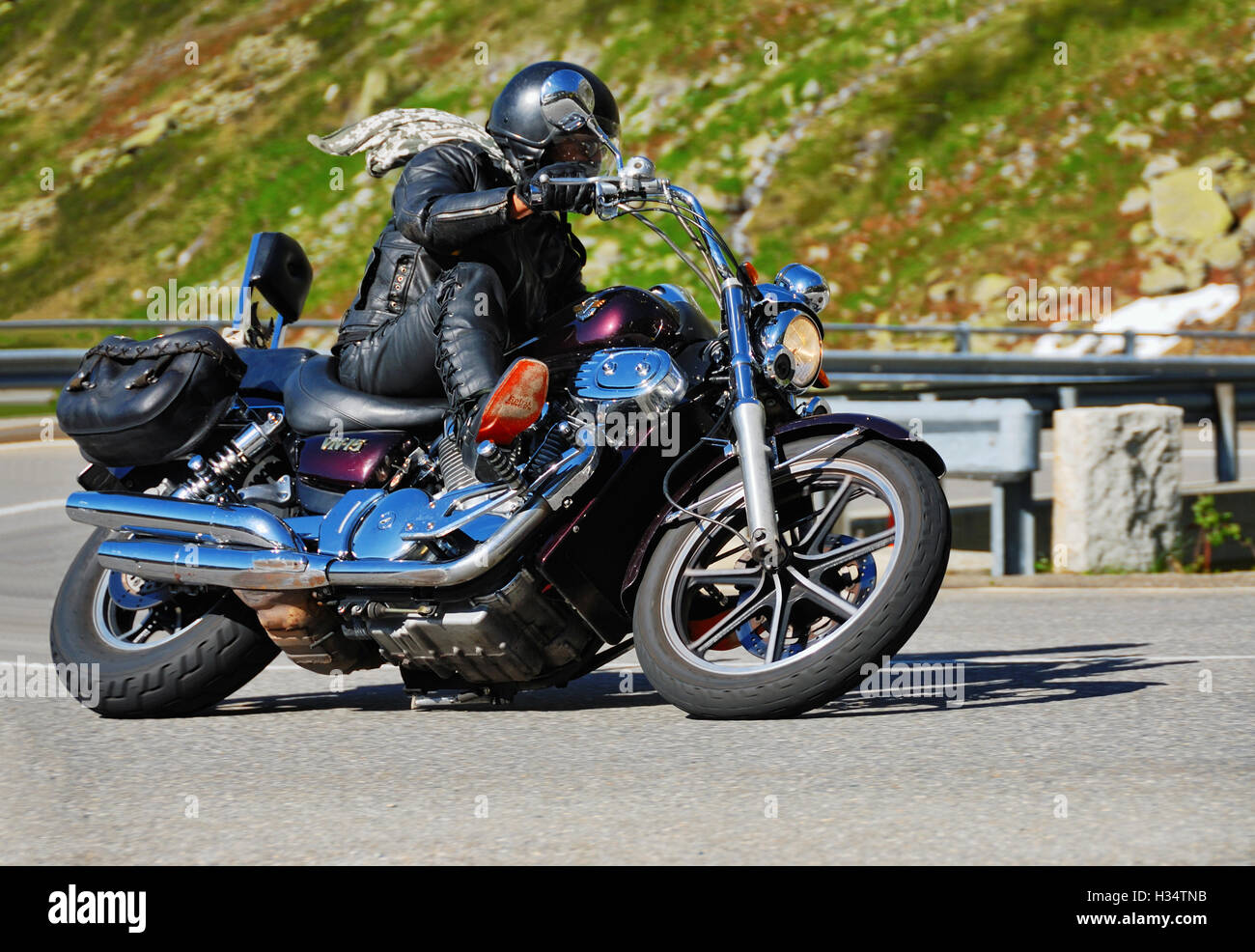 Moto Kawasaki VN-15 sur le col du Grimsel en Suisse Photo Stock - Alamy