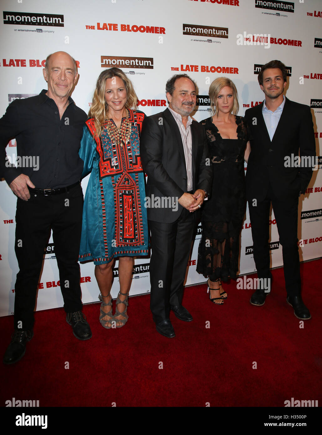 Los Angeles, CA, USA. 06Th Oct, 2016. J. K. Simmons, Maria Bello, Kevin Pollak, Brittany Snow, Johnny Simmons assiste à la première de Momentum Pictures' 'La fin Bloomer' à l'iPic salles le 3 octobre 2016 à Los Angeles, Californie. ( © Parisa Afsahi/M Banque D'Images