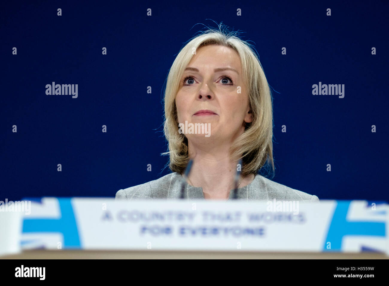 Jour 3 de la conférence du parti conservateur le 04/10/2016 à Birmingham, Birmingham ICC. Les personnes sur la photo : Elizabeth Truss, Lord Chancelier, Secrétaire d'Etat à la Justice, traite de la conférence . Photo par Julie Edwards. Banque D'Images