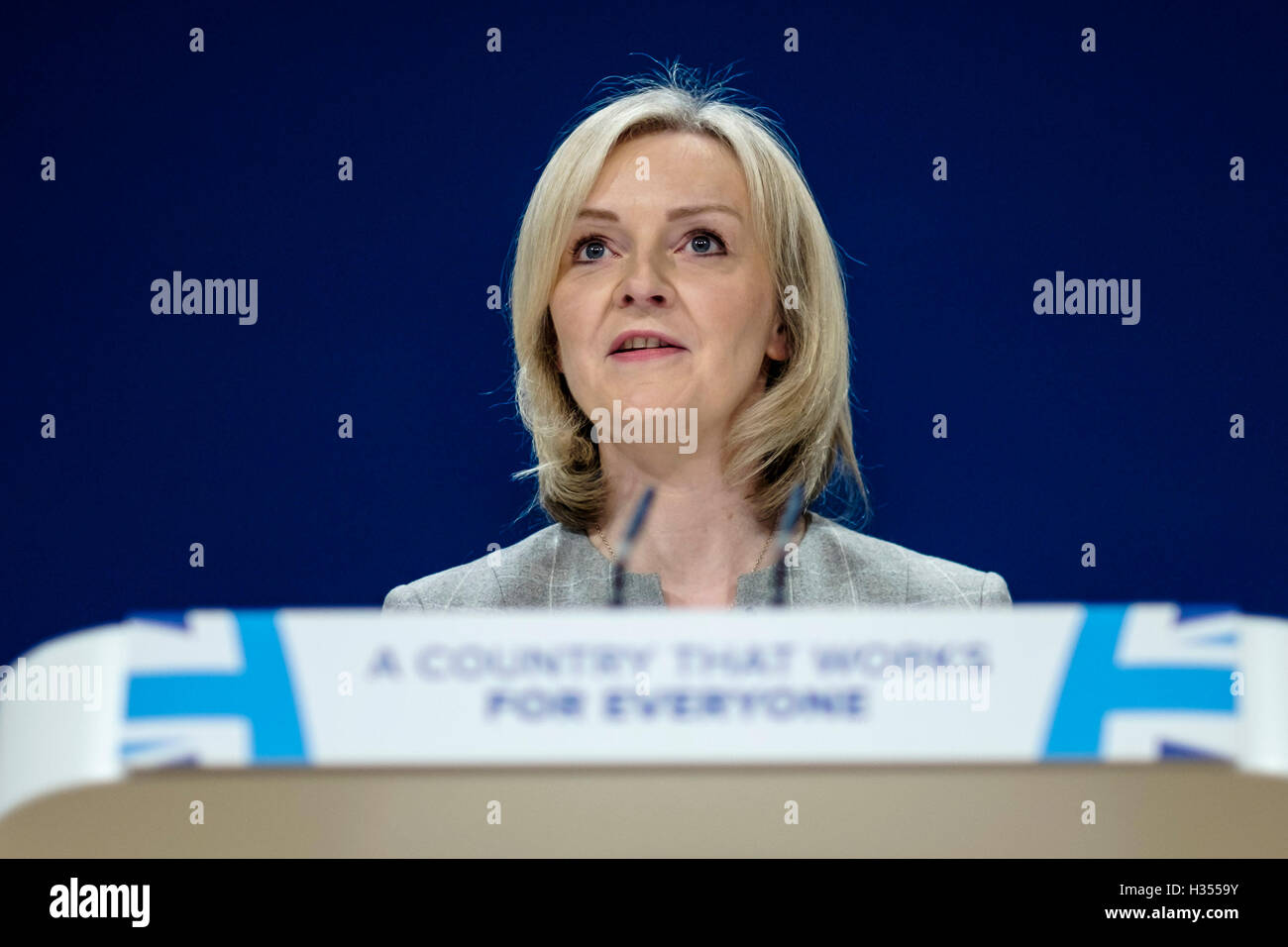 Jour 3 de la conférence du parti conservateur le 04/10/2016 à Birmingham, Birmingham ICC. Les personnes sur la photo : Elizabeth Truss, Lord Chancelier, Secrétaire d'Etat à la Justice, traite de la conférence . Photo par Julie Edwards. Banque D'Images