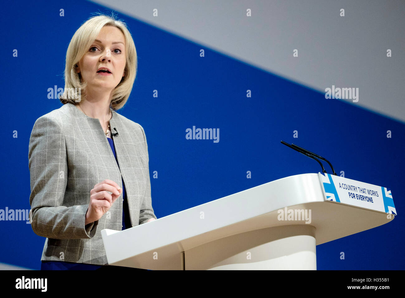 Jour 3 de la conférence du parti conservateur le 04/10/2016 à Birmingham, Birmingham ICC. Les personnes sur la photo : Elizabeth Truss, Lord Chancelier, Secrétaire d'Etat à la Justice, traite de la conférence . Photo par Julie Edwards. Banque D'Images