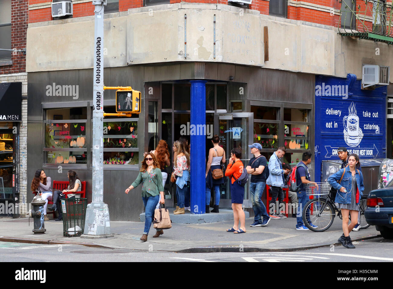 Cafe Habana, 17 Prince St, New York, NY. Façade extérieure d'une luncheonette mexicaine cubaine dans le quartier SoHo de Manhattan. Banque D'Images