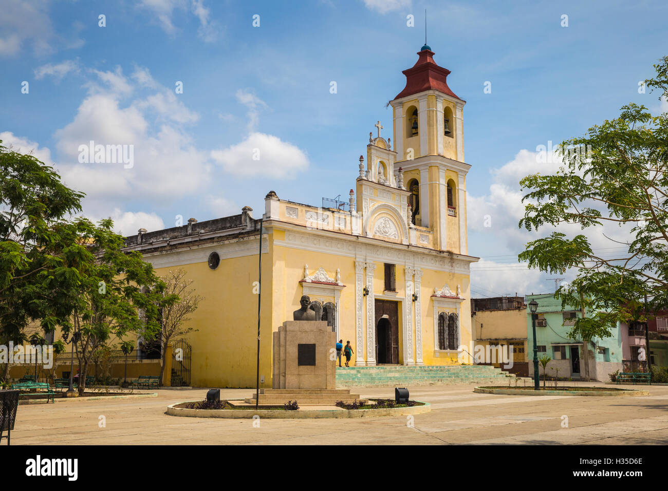 Parque Maceo, Iglesia de Nuestra Señora de la Caridad, Sancti Spiritus, province de Sancti Spiritus, Cuba, Antilles, Caraïbes Banque D'Images