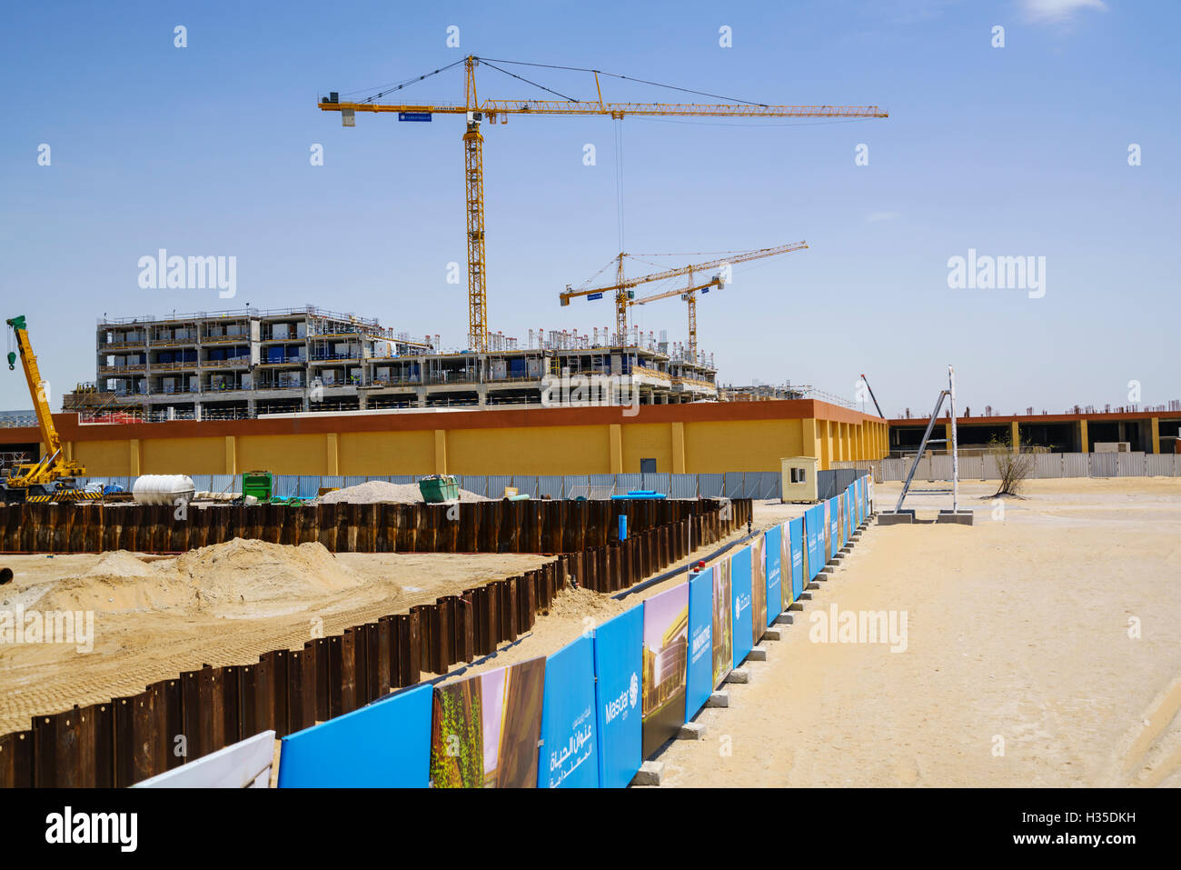 Masdar City, un projet de construction neutre en carbone en s'appuyant sur l'énergie solaire. Abu Dhabi, Emirats Arabes Unis, Moyen Orient Banque D'Images